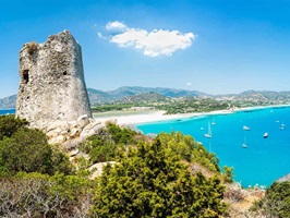 Nuraghe und Küste Sardinien